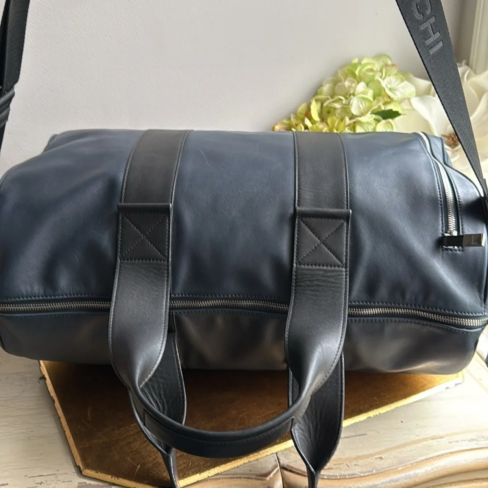 Bugatchi Leather Weekender Duffel Bag in Navy and Black Leather
